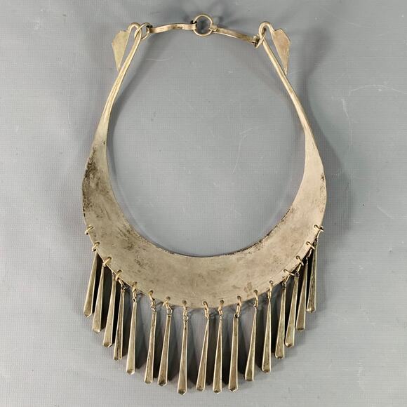 VINTAGE Silver Embossed Metal Floral Necklace - Picture 3 of 4